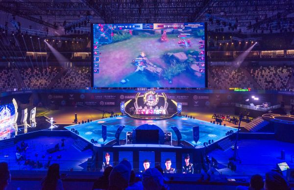 而防线的空 而防线的空