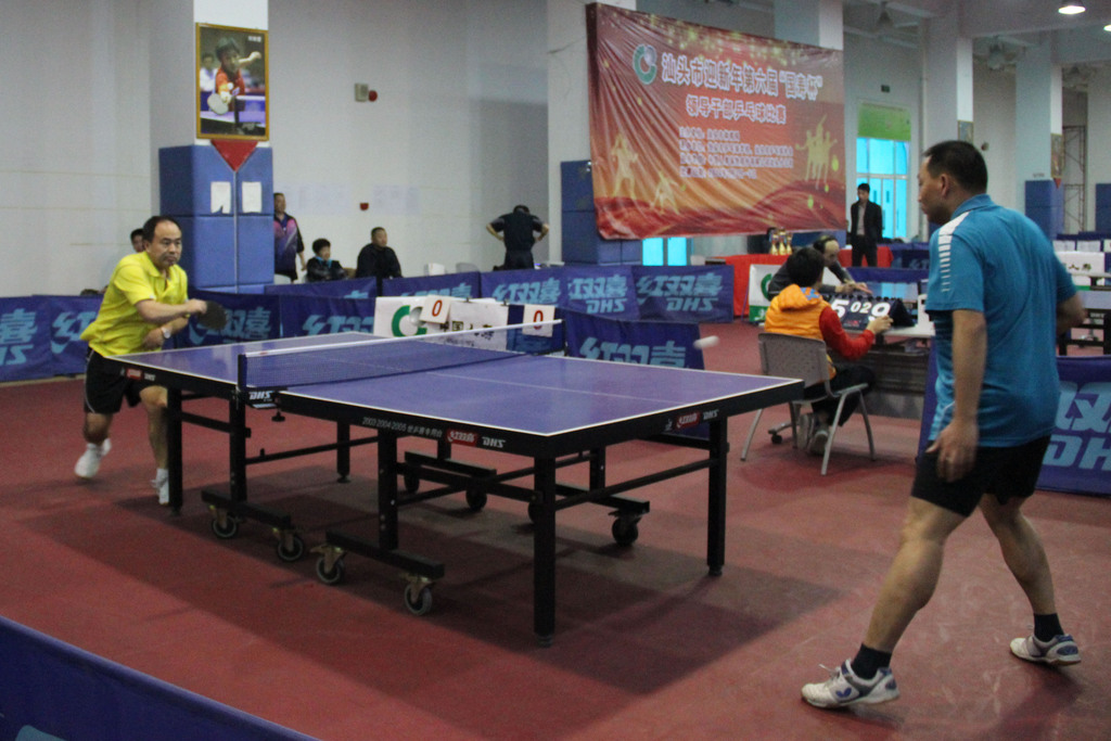 网球选手提 网球选手提